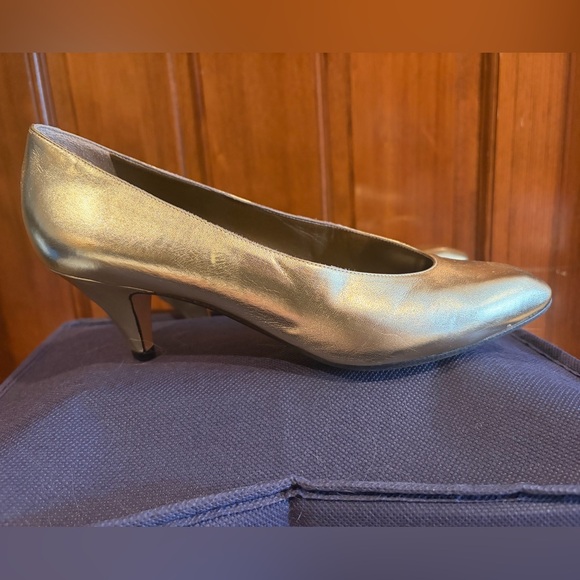 Yves Saint Laurent Shimmering Gold Kitten Heels w/Box - Picture 3 of 8